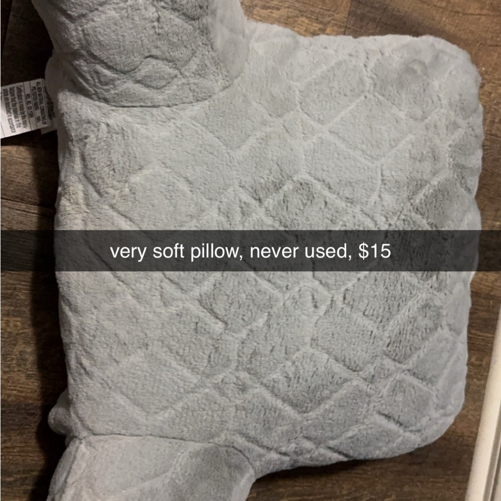 Pillow, never used, super soft